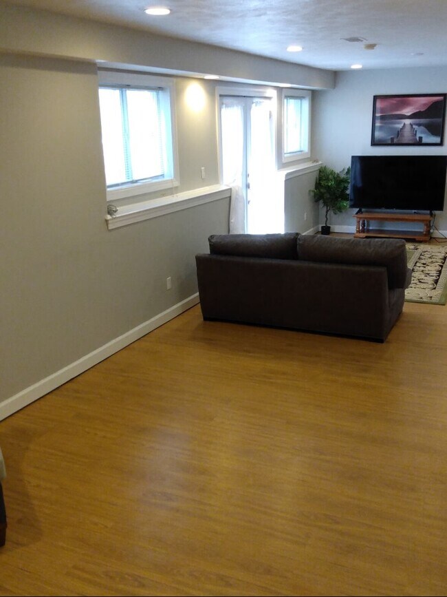 Landing - 10994 Fairview Ave