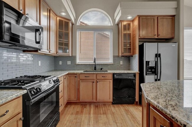 Building Photo - 5235 Bancroft Heights
