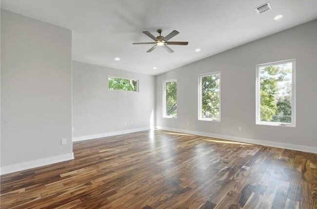 Building Photo - 1208 Kinney Ave