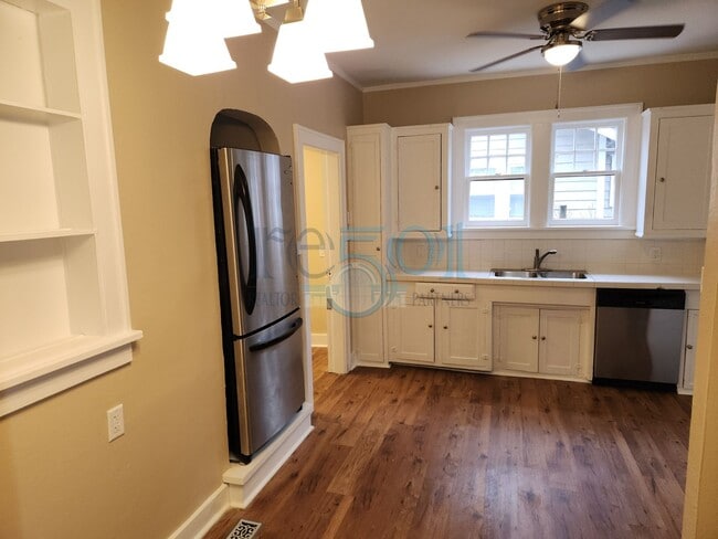 Building Photo - Addorable Newly Updated 3 Bedroom 2 Bathroom Hillcrest Cottage Minutes From UAMS!!!