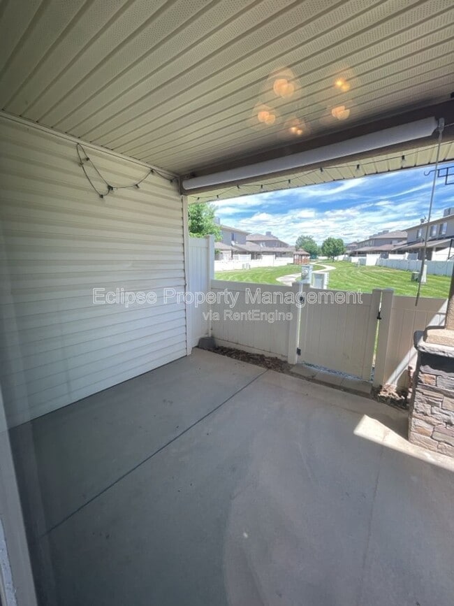 Building Photo - 2451 1/2 Theresea Ln