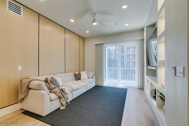 Building Photo - 32 E Serene Ave