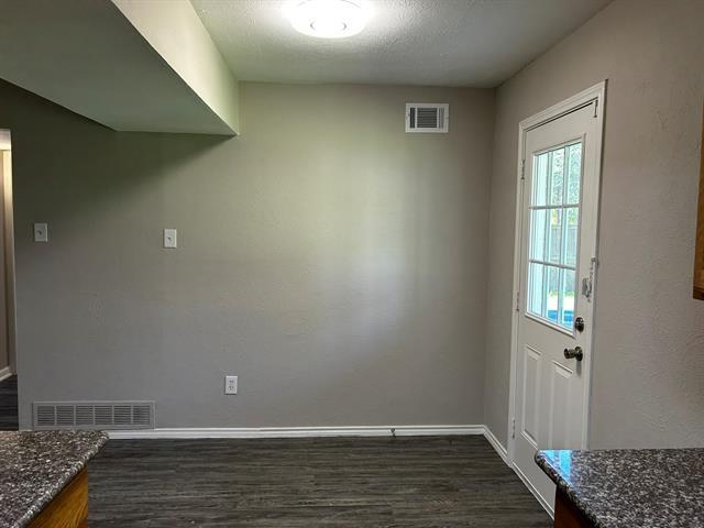 Building Photo - 4301 Live Oak Dr