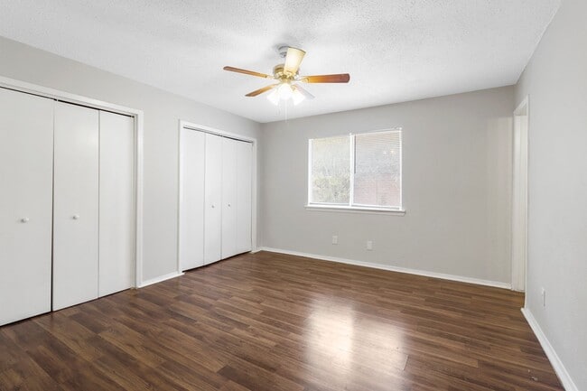 Building Photo - QUAINT AND COZY  3 Bedroom, 2 bathroom Hou...