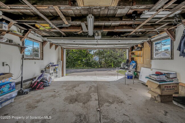 Building Photo - 712 Lincoln Ave