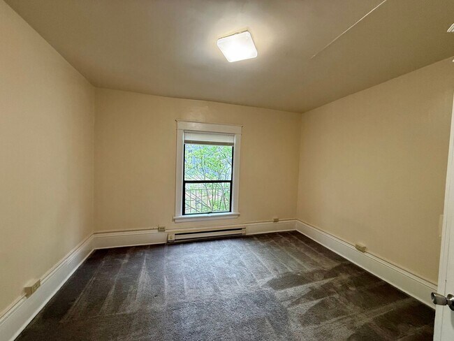 Building Photo - WESTLING EAST PIKE APARTMENTS