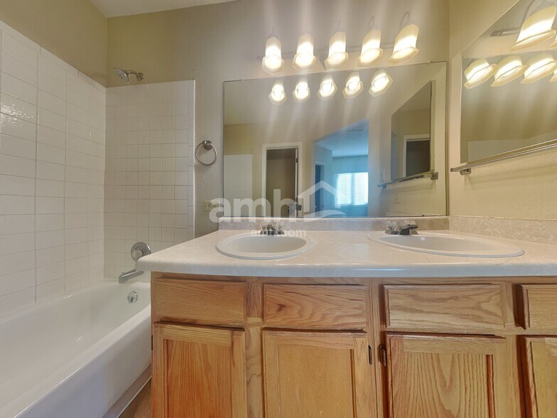 Building Photo - 12032 Forest St