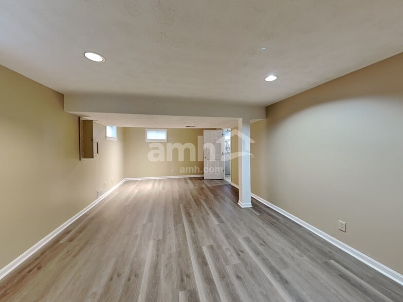 Building Photo - 4626 Laurel View Dr