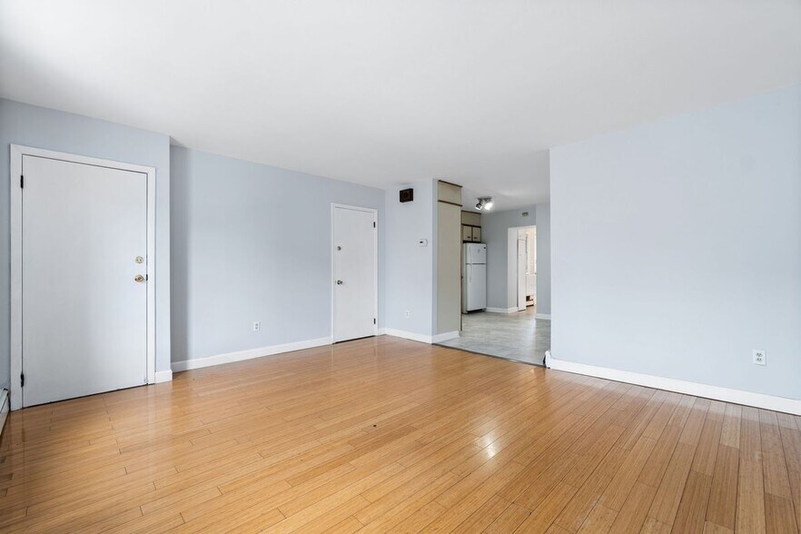 Building Photo - 120 Grant Ave