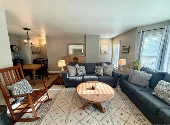 Building Photo - 2 Bed | 2 Bath Condo on Crybaby Hill