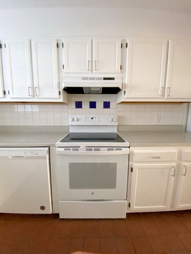 stove and dishwasher (new) - 506 N Greensboro St