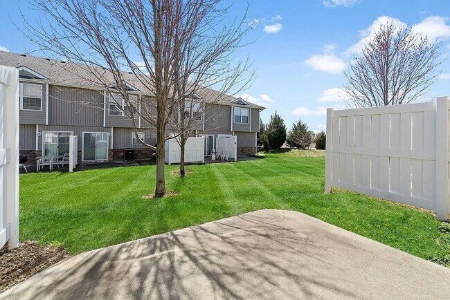 Building Photo - COMING SOON: Spacious 2-Bedroom Townhome w...