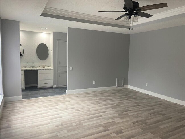 Building Photo - 15110 Howland St