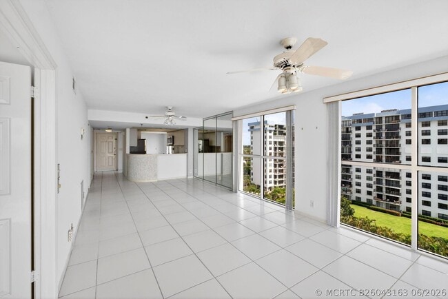 Building Photo - 3901 S Flagler Dr