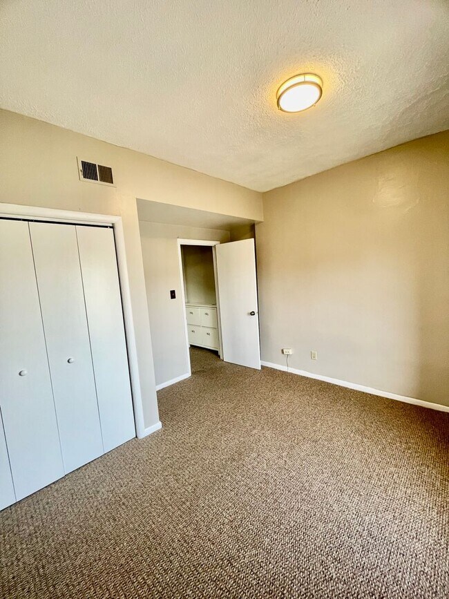 Building Photo - 332 Lehigh Avenue (Full Service)