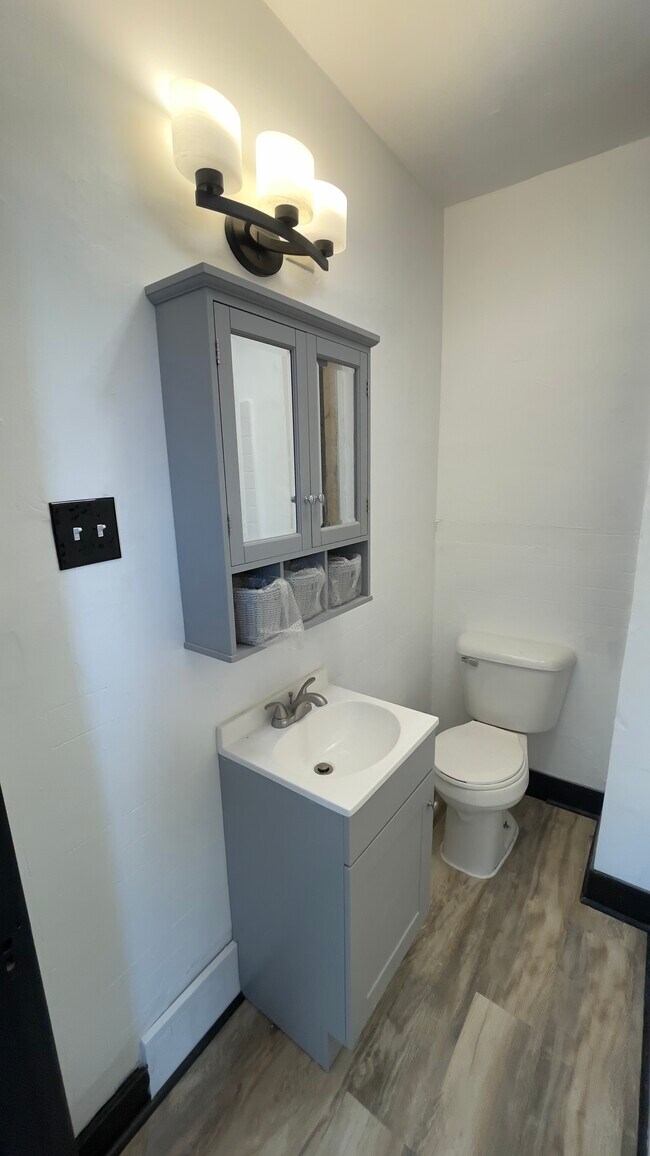 Building Photo - 308 9th St