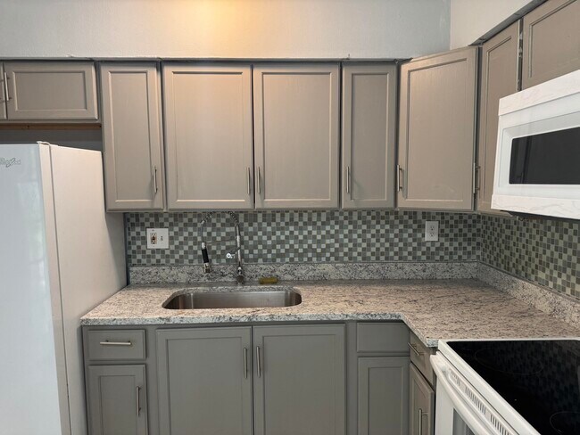 Building Photo - 1740 SW 70th Way