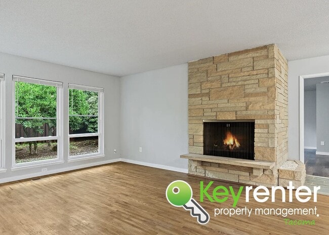 Building Photo - Updated 4-Bedroom, 2-Bath Tacoma Home for Rent Near Tacoma Community College and 6th Ave!