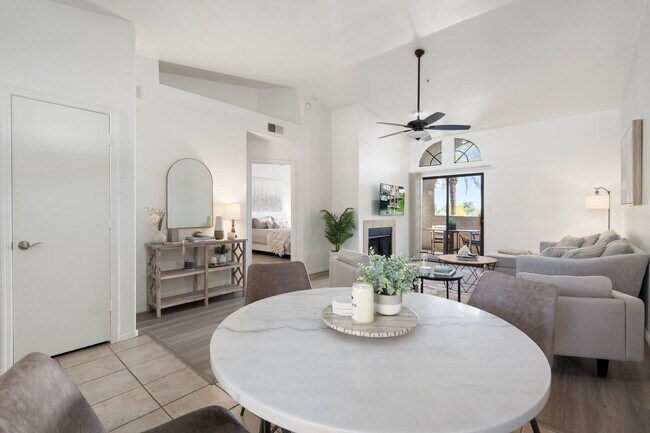 Building Photo - Scottsdale Condo!