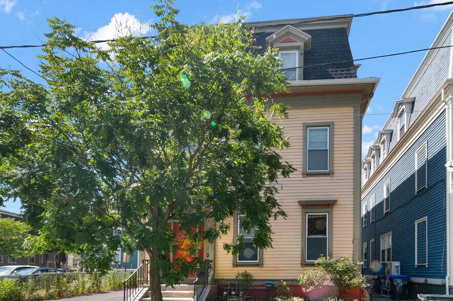 Building Photo - 87 Vernon St