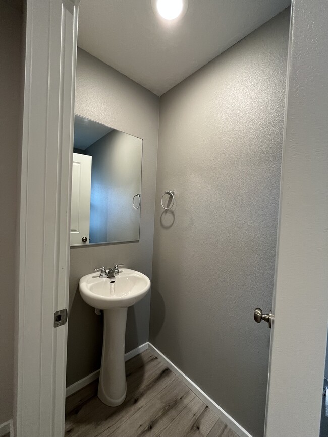 Building Photo - 4501 W Bedford Ave