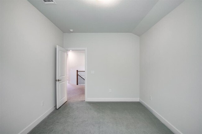 Building Photo - 12706 Bloomington Dr