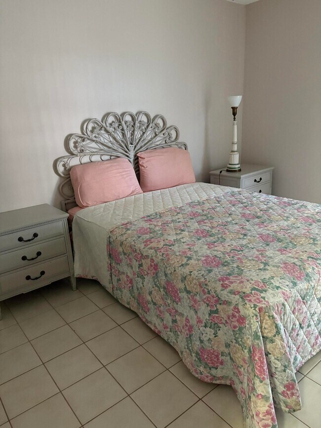 Building Photo - 19 Golfs Edge