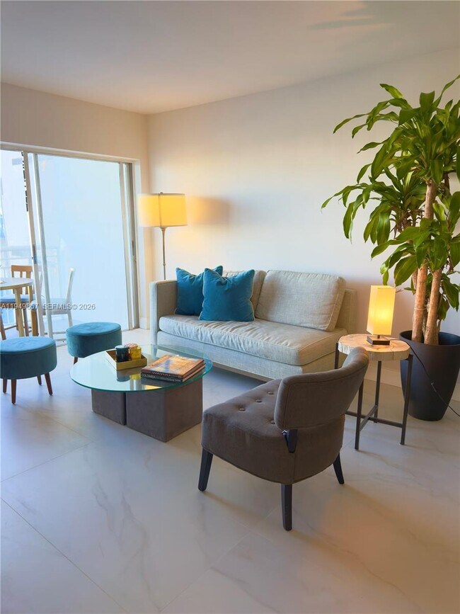 Building Photo - 400 Kings Point Dr