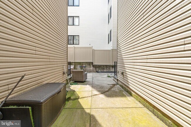 Building Photo - 912 N 16th St