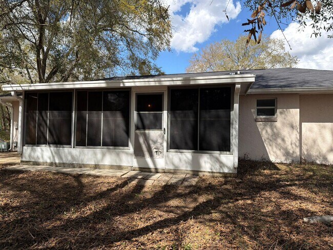 Building Photo - 3920 E Allendale St