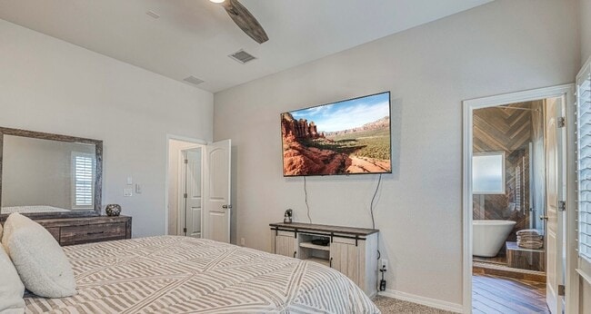 Building Photo - Eastside area for Short or Long Term Rental(Completely Furnished) Beautiful 4 bed/2 baths