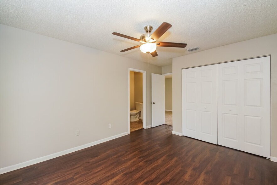 Building Photo - 2141 Kendall Ct