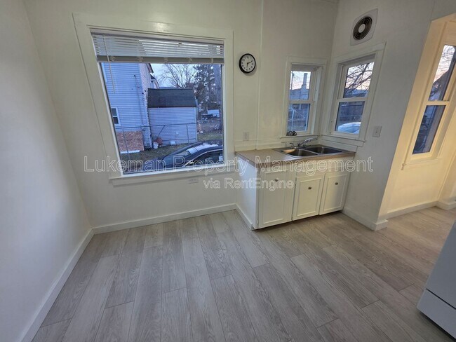 Building Photo - 1821 Horton Ave SE