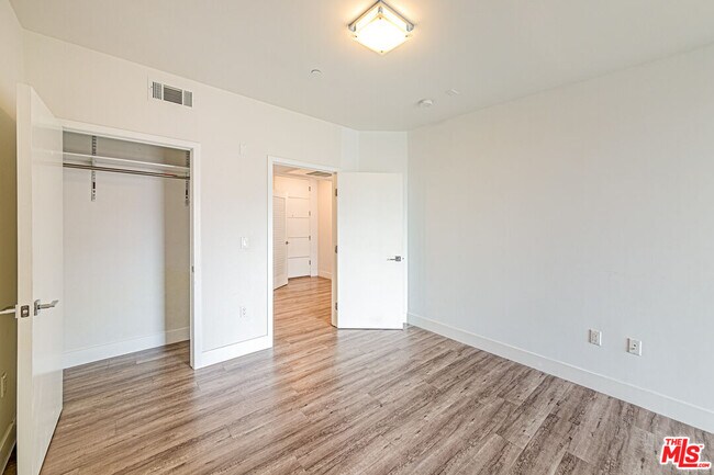 Building Photo - 1101 S Harvard Blvd