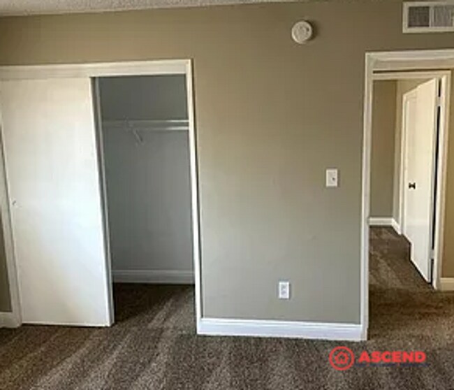 Building Photo - 3 Bedroom Home in East Bakersfield