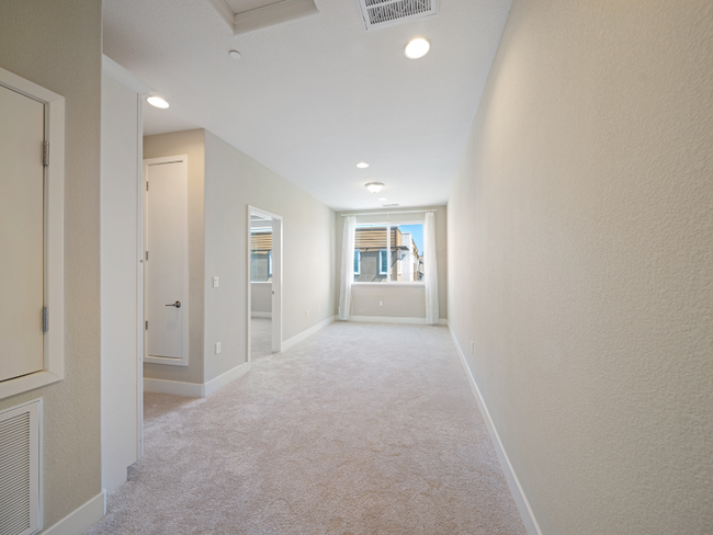 Building Photo - 6006 Charlotte Dr