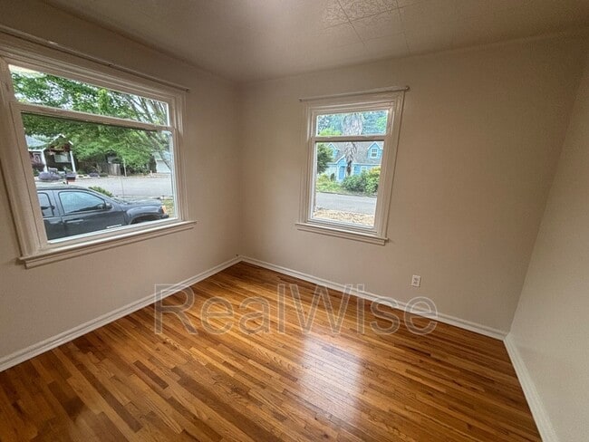 Building Photo - 364 W Selmar Ct