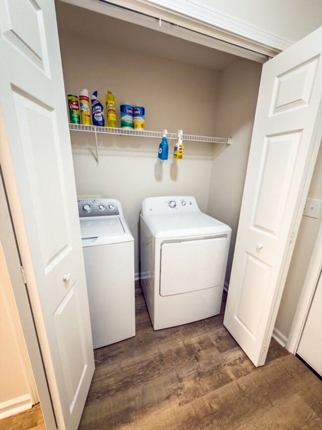 Building Photo - Beautiful Home with Fenced Backyard Near UGA Vet School