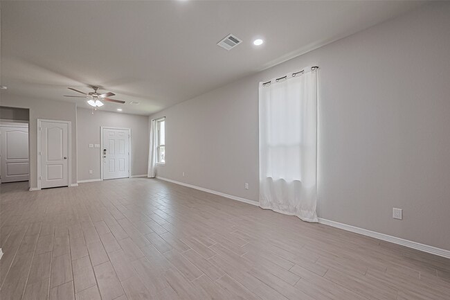 Building Photo - 24742 Russet Bluff Trl
