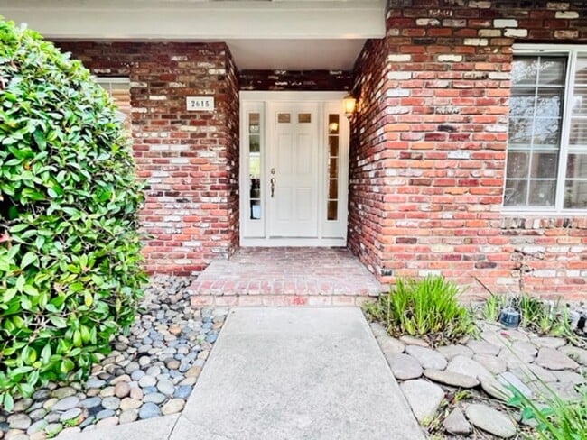 Building Photo - NEWLY RENOVATED- 4BD/2BA, Single-Family Home in Twin Creeks Area of San Ramon- Available NOW!