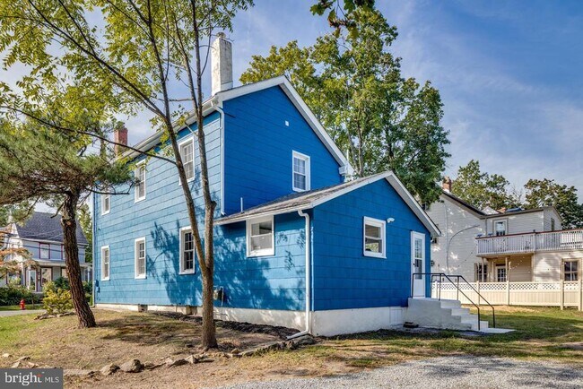 Building Photo - 63 Branch St