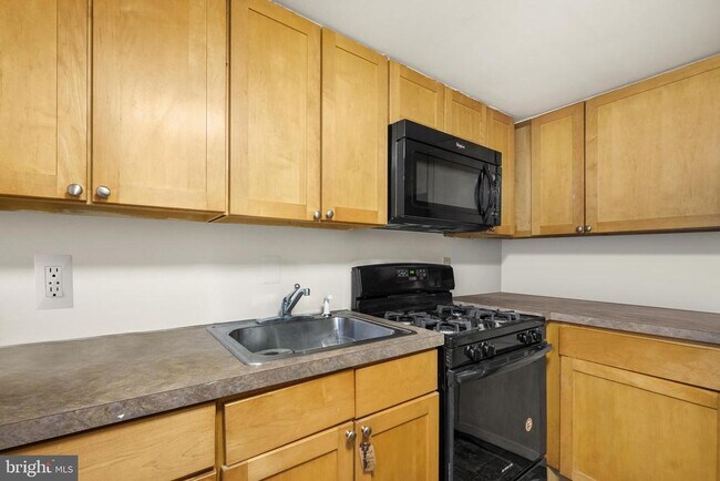 Building Photo - 234 Bainbridge St