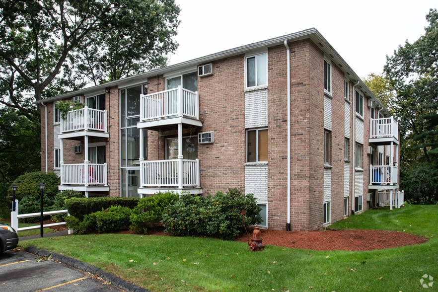 Elm Crest Estates 111 Crest Dr Methuen MA 01844 Apartment Finder