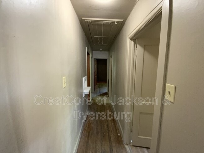 Building Photo - 128 Walnut St