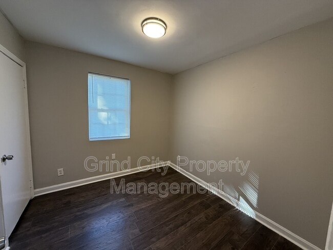 Building Photo - 1393 Lyceum Rd