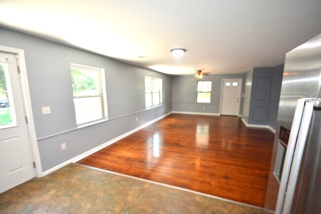 Building Photo - 1385 Elizabeth Ln