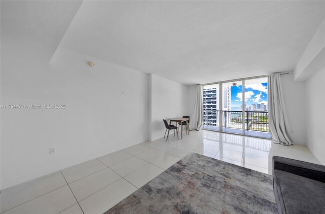 Building Photo - 1750 N Bayshore Dr