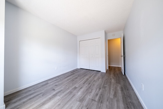 Building Photo - 4108 S Meadowlark Rd