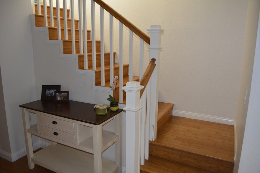 Building Photo - 1244 Valley View Rd