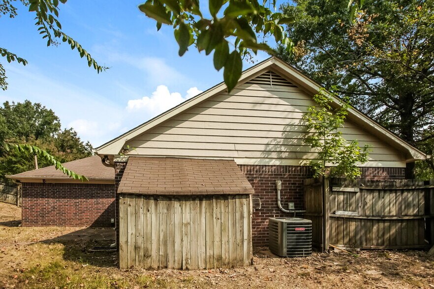 Building Photo - 4089 Gouverneur St
